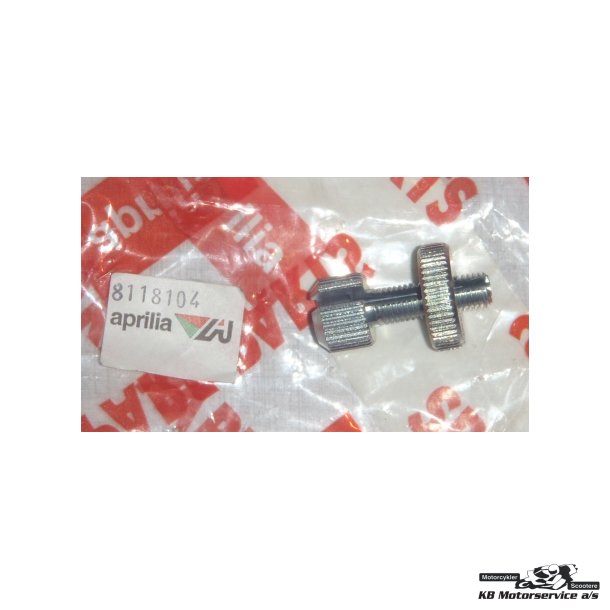 Clutch lever adjuster