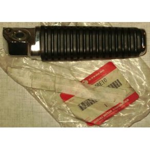 Footrest assy,pillion,r	VZ800, VL1500