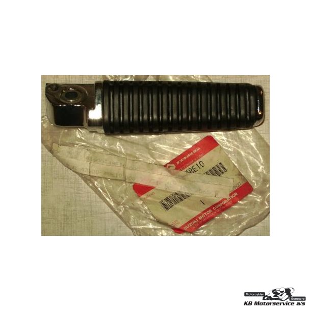 Footrest assy,pillion,r	VZ800, VL1500