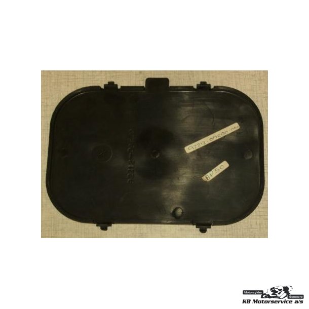 Lid,helmet box	Suzuki