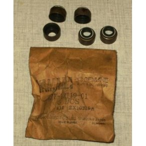 Seal, valve stem oil	XT600, XV535