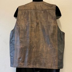 Ldervest antikbrun/sort med plain ryg. Kan udvides. Str. Large