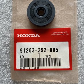 Honda Oil seal 8x34x8