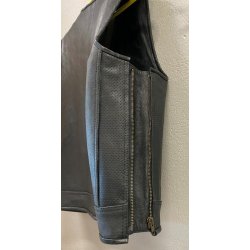 Ldervest sort med lynls og plain ryg. Kraftig lder.